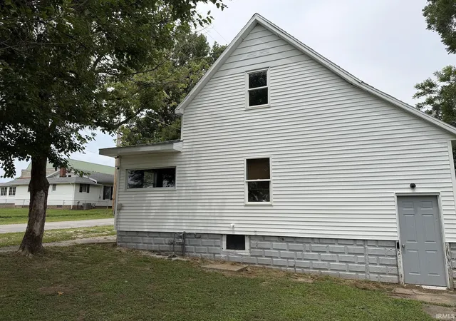 Photo 2 of Manufactured home for sale at 118 S Clay St, Oakland City, IN 47660 | MLS# 202631094 | Listing updated on 2026-08-17