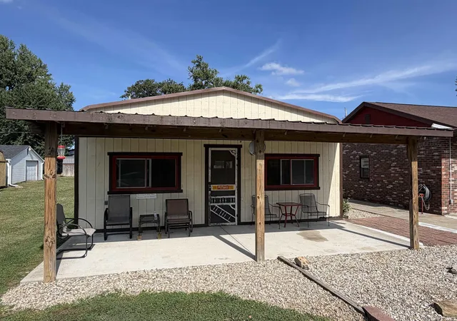 Photo 2 of Manufactured home for sale at 237 S Edwards St, Worthington, IN 47471 | MLS# 202631100 | Listing updated on 2026-09-01