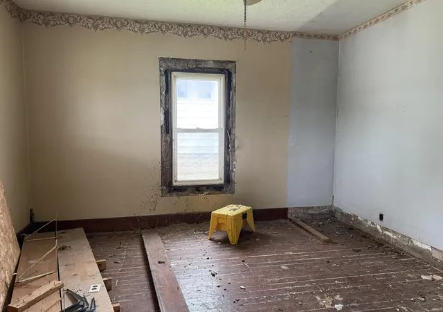 Photo 3 of Manufactured home for sale at 1222 9th Street, Bedford, IN 47421 | MLS# 202631121 | Listing updated on 2026-09-11