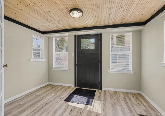 Photo 4 of Sale Pending at 227 E 9th Street, Mishawaka, IN 46544 | MLS# 202631140 | Listing updated on 2026-09-02