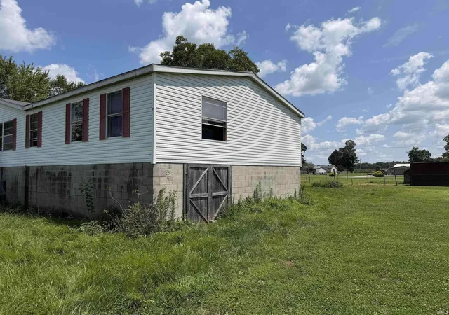 Photo 4 of Manufactured home for sale at 923 N Walnut St, Grandview, IN 47615 | MLS# 202631144 | Listing updated on 2026-09-12