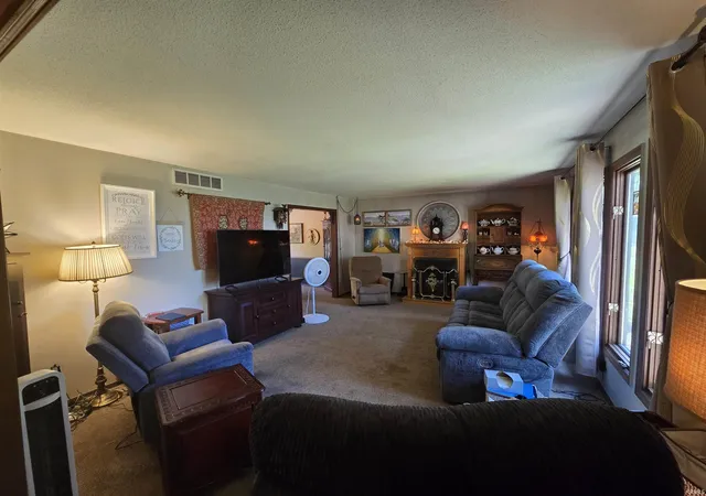 Photo 4 of Manufactured home for sale at 3008 W Twickingham Dr, Muncie, IN 47304 | MLS# 202631146 | Listing updated on 2026-09-14