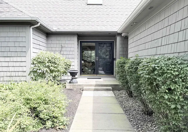 Photo 2 of Sale Pending at 1325 E Erskine Manor Hl Dr, South Bend, IN 46614 | MLS# 202631150 | Listing updated on 2026-08-24