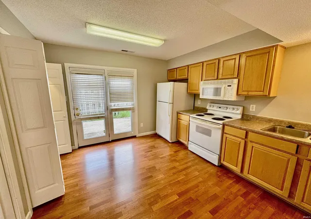 Photo 3 of Condo for sale at 3404 S Oaklawn Cir, Bloomington, IN 47401 | MLS# 202631165 | Listing updated on 2026-08-27