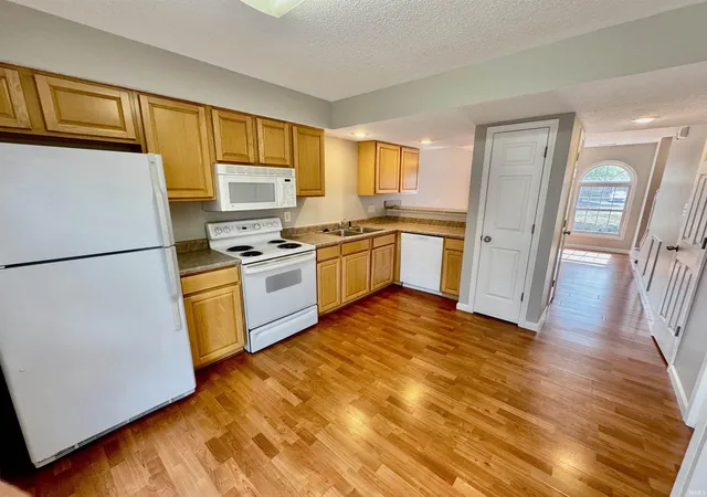 Photo 4 of Condo for sale at 3404 S Oaklawn Cir, Bloomington, IN 47401 | MLS# 202631165 | Listing updated on 2026-10-05