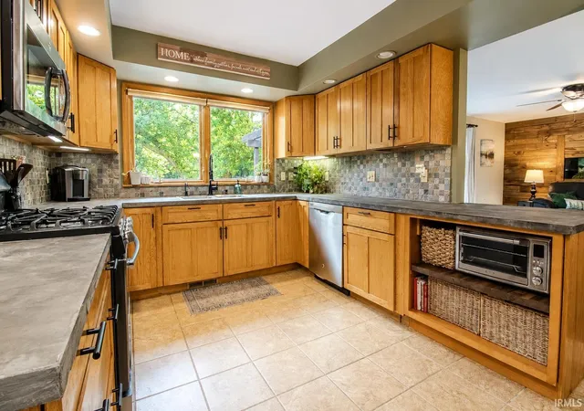 Photo 4 of Manufactured home for sale at 15941 14th Road, Plymouth, IN 46563 | MLS# 202631175 | Listing updated on 2026-08-21