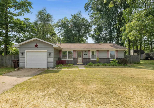 Photo 2 of Sale Pending at 701 Shawnee Dr, Angola, IN 46703 | MLS# 202631178 | Listing updated on 2026-08-03