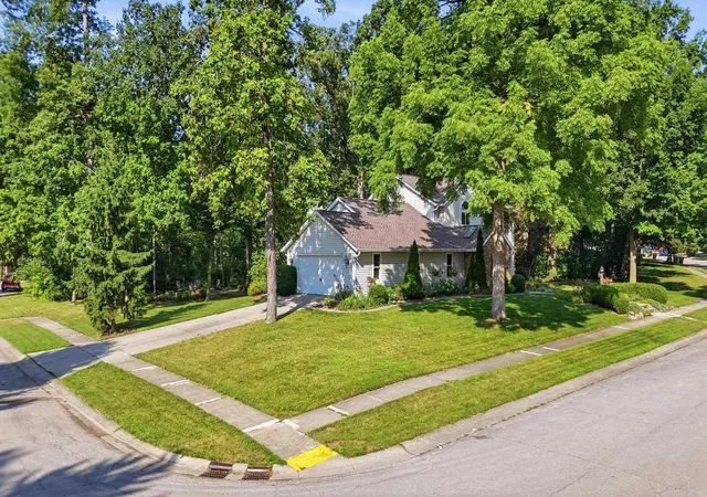Photo 3 of Manufactured home for sale at 3310 Oak Borough Run, Fort Wayne, IN 46804 | MLS# 202631179 | Listing updated on 2026-09-18