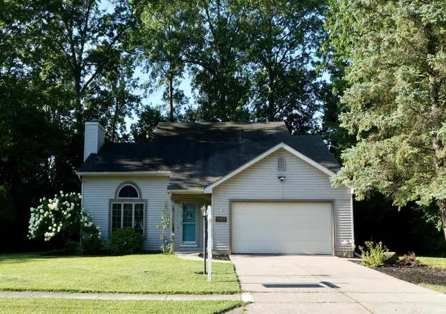 Photo 1 of Sale Pending at 5323 Finch Ln, Fort Wayne, IN 46818 | MLS# 202631202 | Listing updated on 2026-08-25