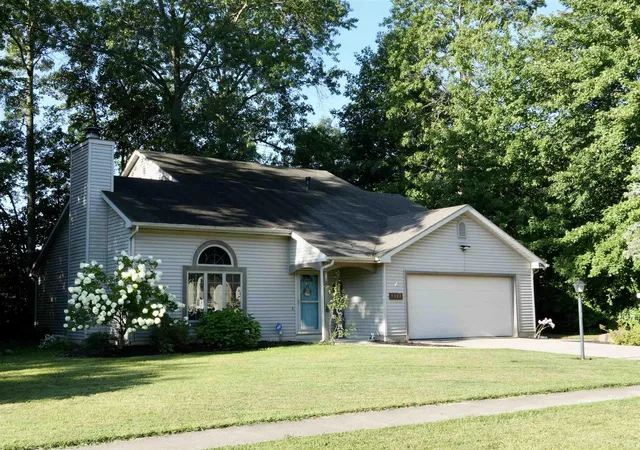 Photo 3 of Sale Pending at 5323 Finch Ln, Fort Wayne, IN 46818 | MLS# 202631202 | Listing updated on 2026-08-25