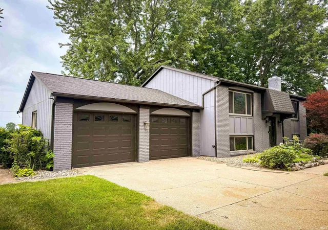 Photo 3 of Sale Pending at 2955 Sycamore Ln, Bremen, IN 46506 | MLS# 202631210 | Listing updated on 2026-09-10