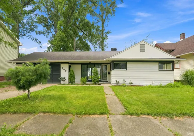 Photo 1 of Sale Pending at 309 E Maple Grv Ave, Fort Wayne, IN 46806 | MLS# 202631219 | Listing updated on 2026-08-02