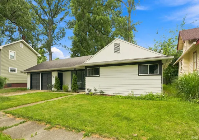 Photo 2 of Sale Pending at 309 E Maple Grv Ave, Fort Wayne, IN 46806 | MLS# 202631219 | Listing updated on 2026-08-02