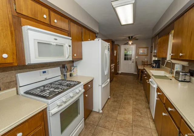 Photo 4 of Sale Pending at 22695 State Rd 120, Elkhart, IN 46516 | MLS# 202631238 | Listing updated on 2026-09-10