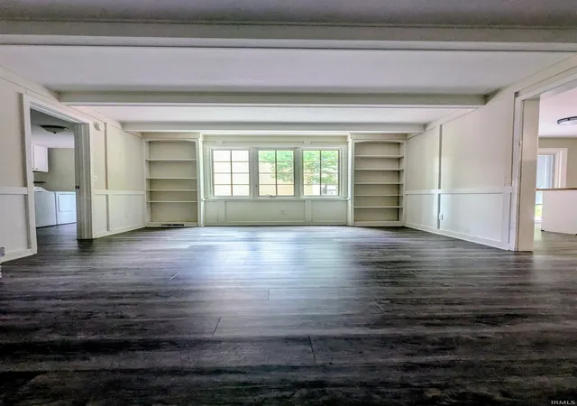 Photo 3 of Sale Pending at 5114 W Arlington Park Blvd, Fort Wayne, IN 46835 | MLS# 202631267 | Listing updated on 2026-09-03