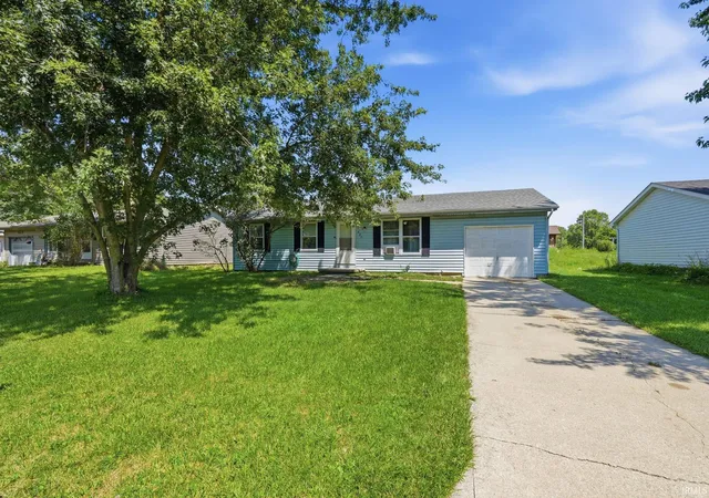 Photo 2 of Sale Pending at 627 E Jefferson St, Warren, IN 46792 | MLS# 202631270 | Listing updated on 2026-08-17