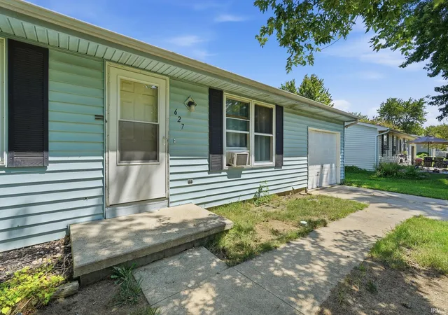 Photo 4 of Sale Pending at 627 E Jefferson St, Warren, IN 46792 | MLS# 202631270 | Listing updated on 2026-08-17