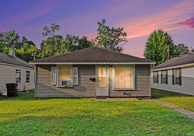 Photo 1 of Sale Pending at 942 Beale St, South Bend, IN 46616 | MLS# 202631272 | Listing updated on 2026-09-01