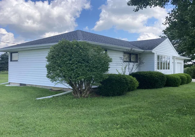 Photo 2 of Manufactured home for sale at 9214 N Buck Crk Pike, Mooreland, IN 47360 | MLS# 202631279 | Listing updated on 2026-09-22
