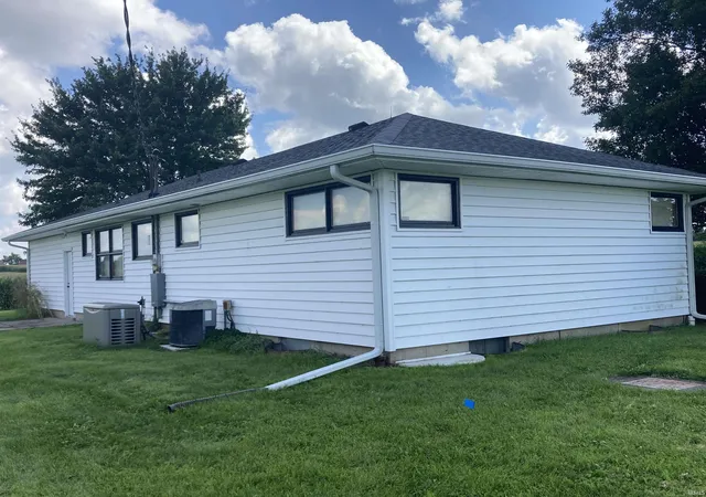Photo 3 of Manufactured home for sale at 9214 N Buck Crk Pike, Mooreland, IN 47360 | MLS# 202631279 | Listing updated on 2026-09-22
