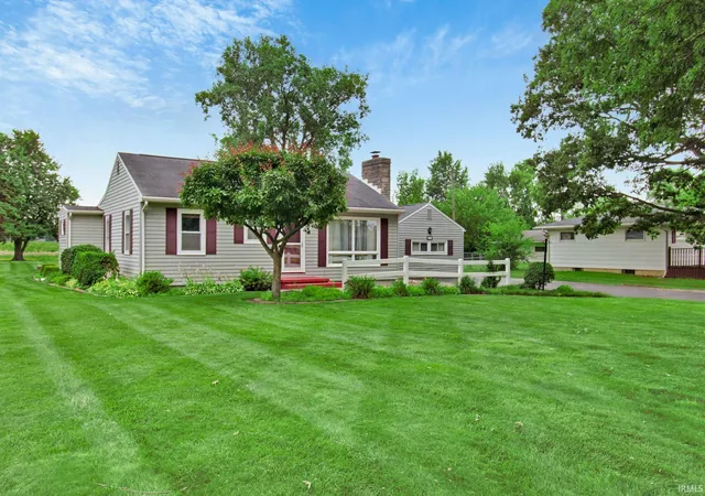 Photo 3 of Sale Pending at 1711 W Zartman Rd, Kokomo, IN 46902 | MLS# 202631350 | Listing updated on 2026-09-11