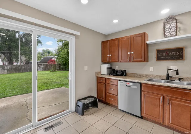 Photo 4 of Manufactured home for sale at 910 Tomahawk Blvd, Kokomo, IN 46902 | MLS# 202631365 | Listing updated on 2026-08-25