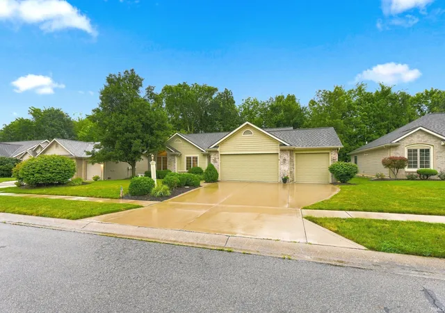 Photo 1 of Sale Pending at 12914 Charenton Ct, Fort Wayne, IN 46845 | MLS# 202631384 | Listing updated on 2026-09-11