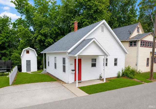 Manufactured home for sale at 1307 Sunday Ln, Winona Lake, IN 46590-1641 | MLS# 202631395