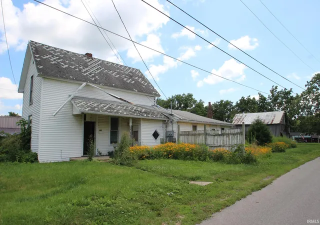 Photo 2 of Manufactured home for sale at 607 Erie St, Wabash, IN 46992 | MLS# 202631416 | Listing updated on 2026-08-04