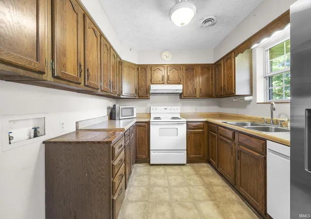 Photo 2 of Manufactured home for sale at 117 Oakmount Ct, Jasper, IN 47546 | MLS# 202631493 | Listing updated on 2026-08-05