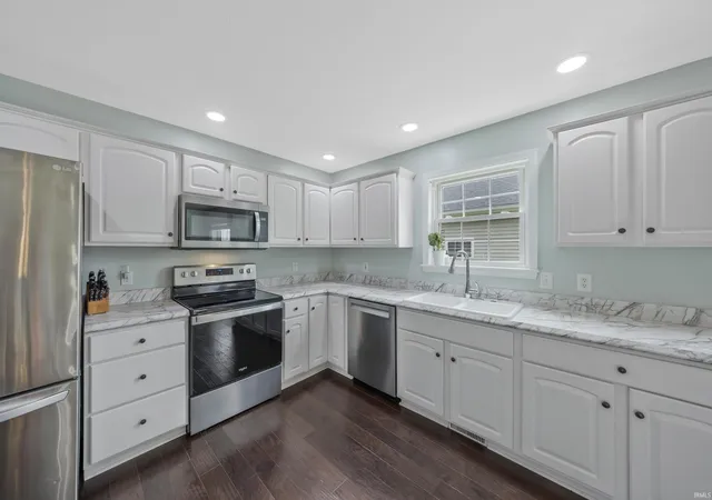 Photo 3 of Manufactured home for sale at 5801 Kevin Ct, Newburgh, IN 47630 | MLS# 202631523 | Listing updated on 2026-10-07