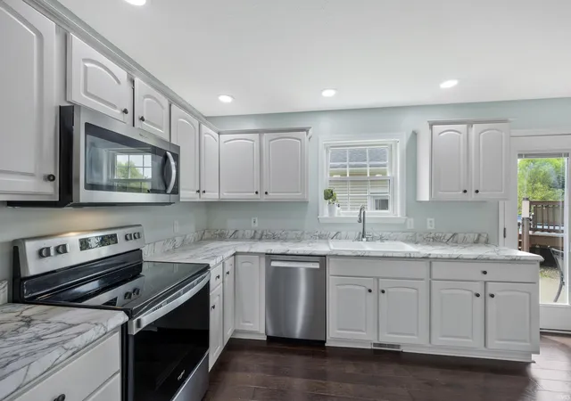Photo 4 of Manufactured home for sale at 5801 Kevin Ct, Newburgh, IN 47630 | MLS# 202631523 | Listing updated on 2026-10-08