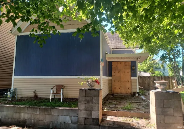 Photo 1 of Sale Pending at 317 Adams Ave, Evansville, IN 47713 | MLS# 202631532 | Listing updated on 2026-08-26