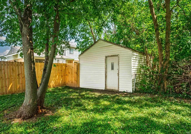 Photo 4 of Sale Pending at 3512 S Dayton Ave, Muncie, IN 47302 | MLS# 202631539 | Listing updated on 2026-09-10