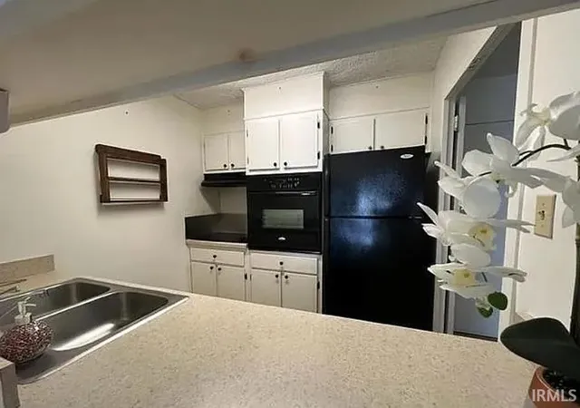 Photo 4 of Sale Pending at 1100 Erie Ave #605, Evansville, IN 47715 | MLS# 202631541 | Listing updated on 2026-08-24