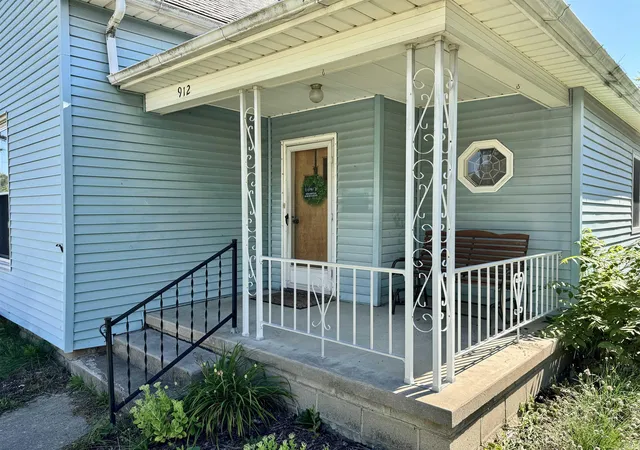 Photo 3 of Sale Pending at 912 N Monroe St, Hartford City, IN 47348 | MLS# 202631567 | Listing updated on 2026-09-21