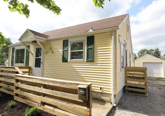 Photo 2 of Sale Pending at 2708 Witchwood Dr, Fort Wayne, IN 46809 | MLS# 202631613 | Listing updated on 2026-08-18