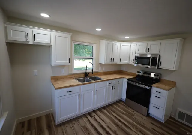 Photo 3 of Sale Pending at 2708 Witchwood Dr, Fort Wayne, IN 46809 | MLS# 202631613 | Listing updated on 2026-08-18
