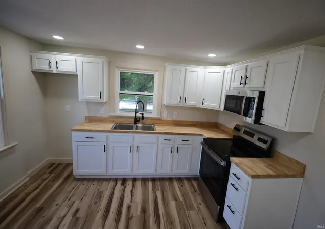 Photo 3 of Sale Pending at 2708 Witchwood Dr, Fort Wayne, IN 46809 | MLS# 202631613 | Listing updated on 2026-08-18