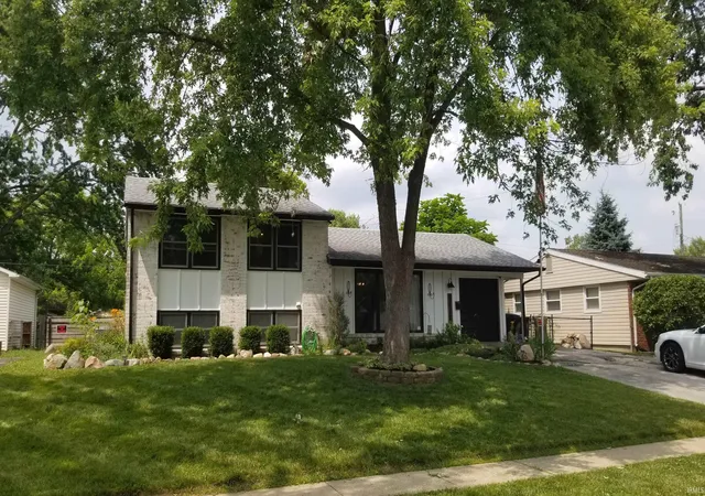 Photo 2 of Sale Pending at 2120 Arapahoe Dr, Lafayette, IN 47909 | MLS# 202631621 | Listing updated on 2026-09-12
