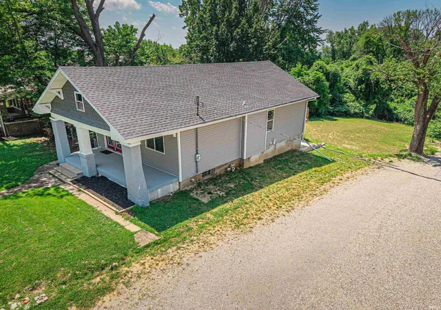 Photo 3 of Sale Pending at 3704 Stringtown Rd, Evansville, IN 47711 | MLS# 202631647 | Listing updated on 2026-09-04