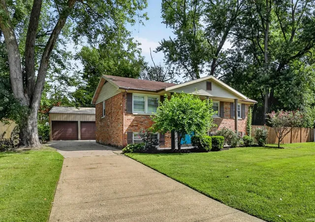 Photo 2 of Manufactured home for sale at 6210 Roger Park Ct, Evansville, IN 47715 | MLS# 202631657 | Listing updated on 2026-09-08