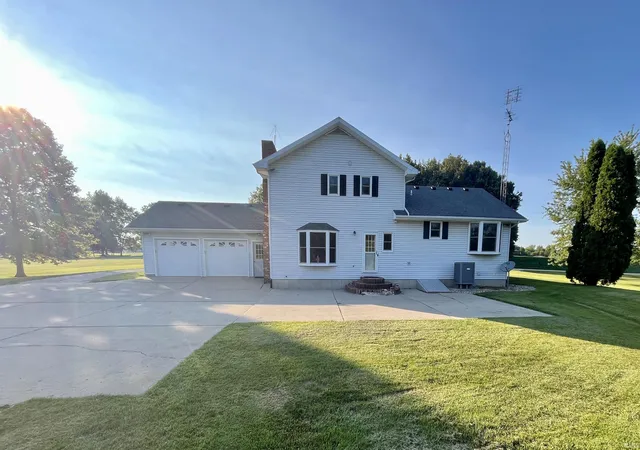 Photo 3 of Manufactured home for sale at 9144 E 400 North, Van Buren, IN 46991 | MLS# 202631669 | Listing updated on 2026-09-16