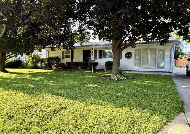 Photo 2 of Sale Pending at 800 Tomahawk Dr, Kokomo, IN 46902 | MLS# 202631729 | Listing updated on 2026-08-18