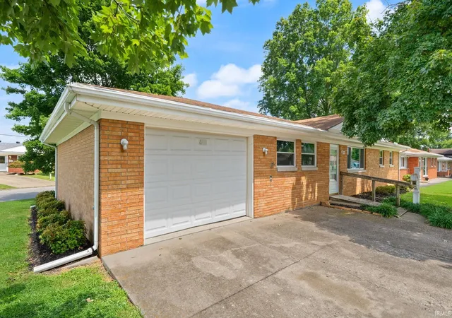 Photo 2 of Manufactured home for sale at 409 Wedgewood Dr, New Albany, IN 47150 | MLS# 202631730 | Listing updated on 2026-08-05