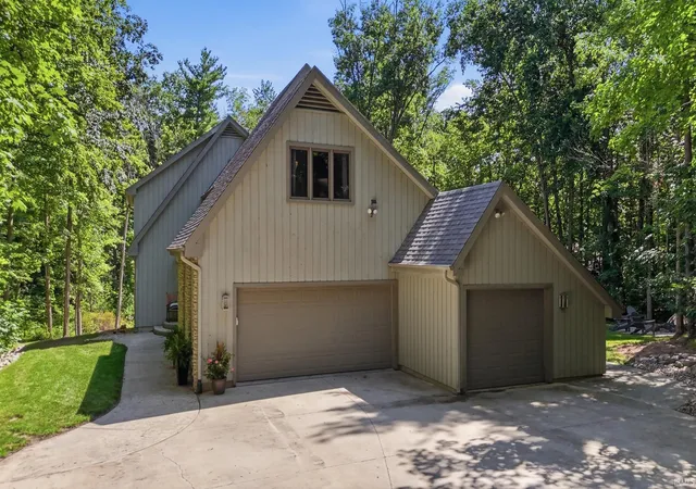 Photo 3 of Manufactured home for sale at 5721 Devils Holw Rd, Fort Wayne, IN 46814 | MLS# 202631732 | Listing updated on 2026-08-05