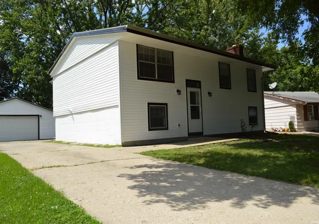 Photo 2 of Manufactured home for sale at 1809 Tam O Shanter Ct, Kokomo, IN 46902 | MLS# 202631743 | Listing updated on 2026-09-12