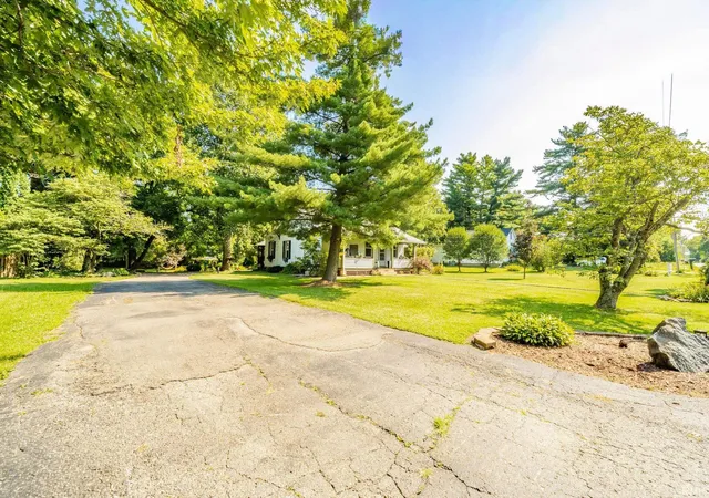 Photo 4 of Manufactured home for sale at 1996 W Railroad St, New Castle, IN 47362 | MLS# 202631800 | Listing updated on 2026-09-21