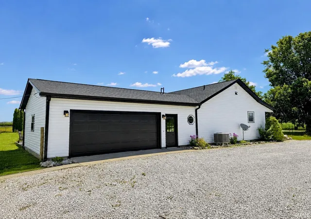 Photo 3 of Manufactured home for sale at 2250 E 600 South, Jonesboro, IN 46938 | MLS# 202631801 | Listing updated on 2026-09-02