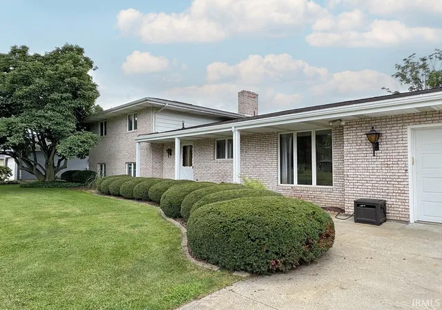 Photo 3 of Manufactured home for sale at 56727 Meadowood Dr, Elkhart, IN 46516 | MLS# 202631811 | Listing updated on 2026-09-17